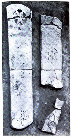 Надгробни споменик број 3 и надгробни споменик број 4, односно надгробни споменик челника Влгдрага, пронађени у наосу цркве у Дићима.