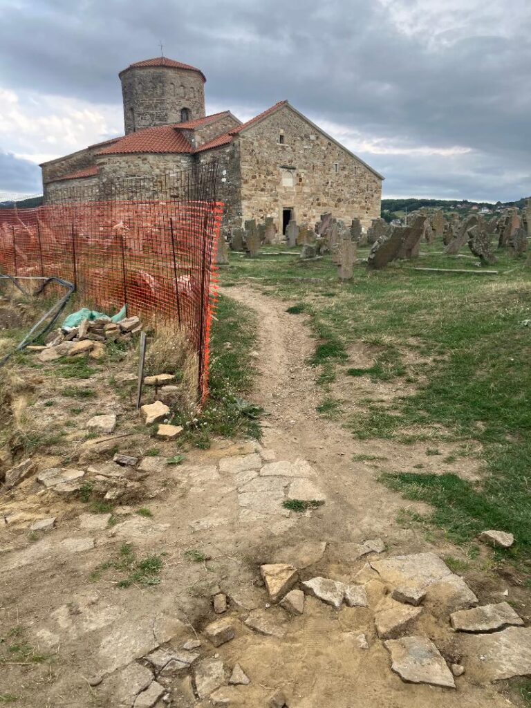 Црква Светих апостола Петра и Павла у Старом раду. Фотографију порталу Српска средњовековна историја уступио читалац.