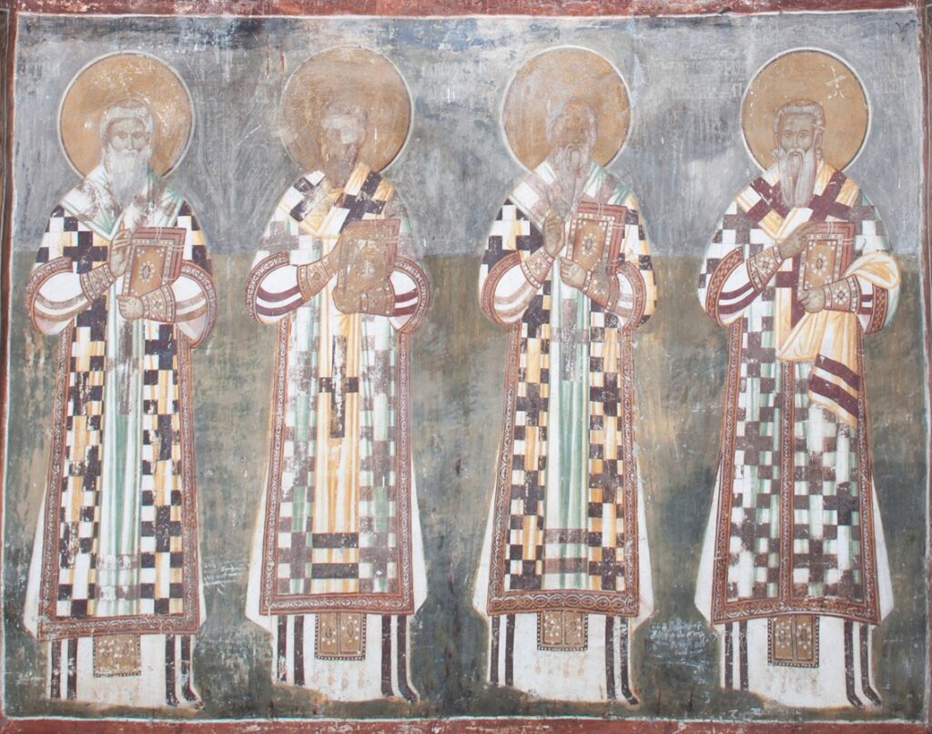 Архиепископи Арсеније I, Jaкoв, Jeвстaтиje I и Сaвa II, припрата Пећке патријаршије. Фотографија је власништво Фонда Благо.