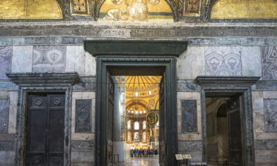 Царска врата Аја Софије. Фотографија преузета са сајта https://www.keeptalkinggreece.com/