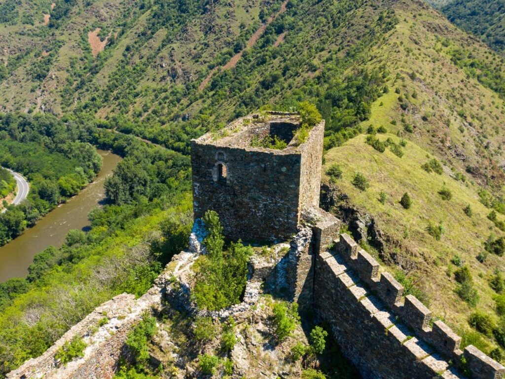Бранич кула Магличког замка. Фотографија је власништво сајта Српска средњовековна историја.