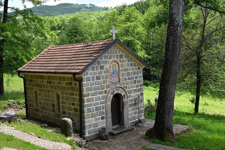 Црква Свете Петке у Манастиру Церањска река. Фотографија је власништво Хуманитарне организације „Сви за Космет“.