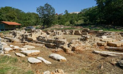 Остаци цркве на Дворинама. Аутор и власник фотографије је Невена Јевтић.